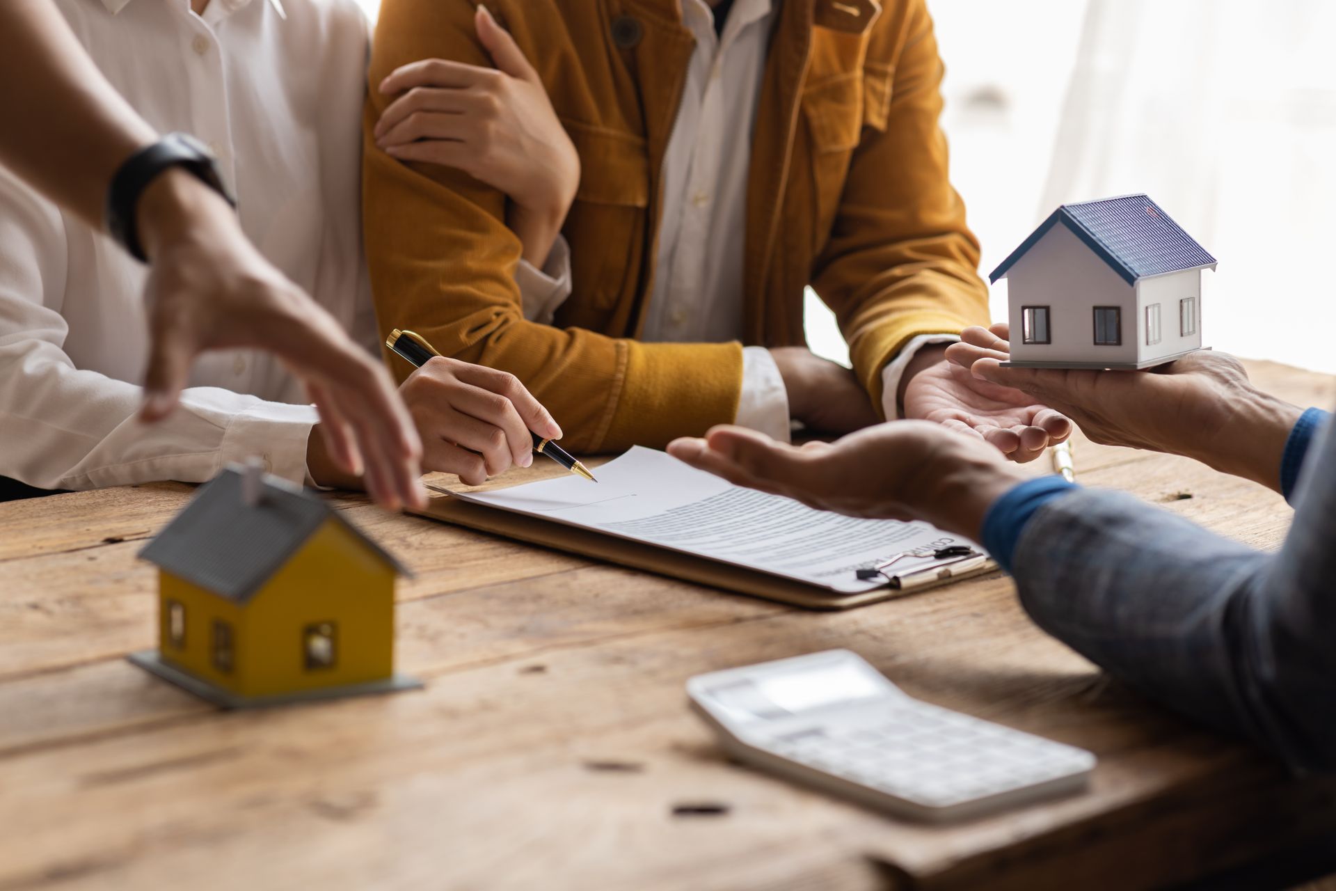 Fixed vs. Variable Mortgages: Which One Should You Choose and Why? - Featured Image